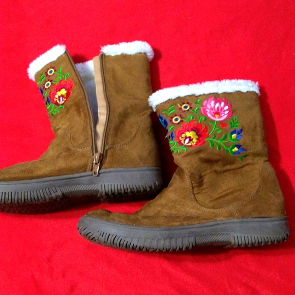 Roebuck and Co. Swede Embroidery Boot - Picture 4 of 8